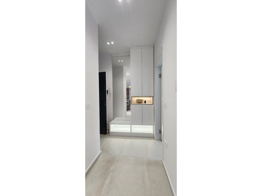 SHITET APARTAMENT 2+1 ME PAMJE DETI + POST PARKIMI NE MALIN E ROBIT !