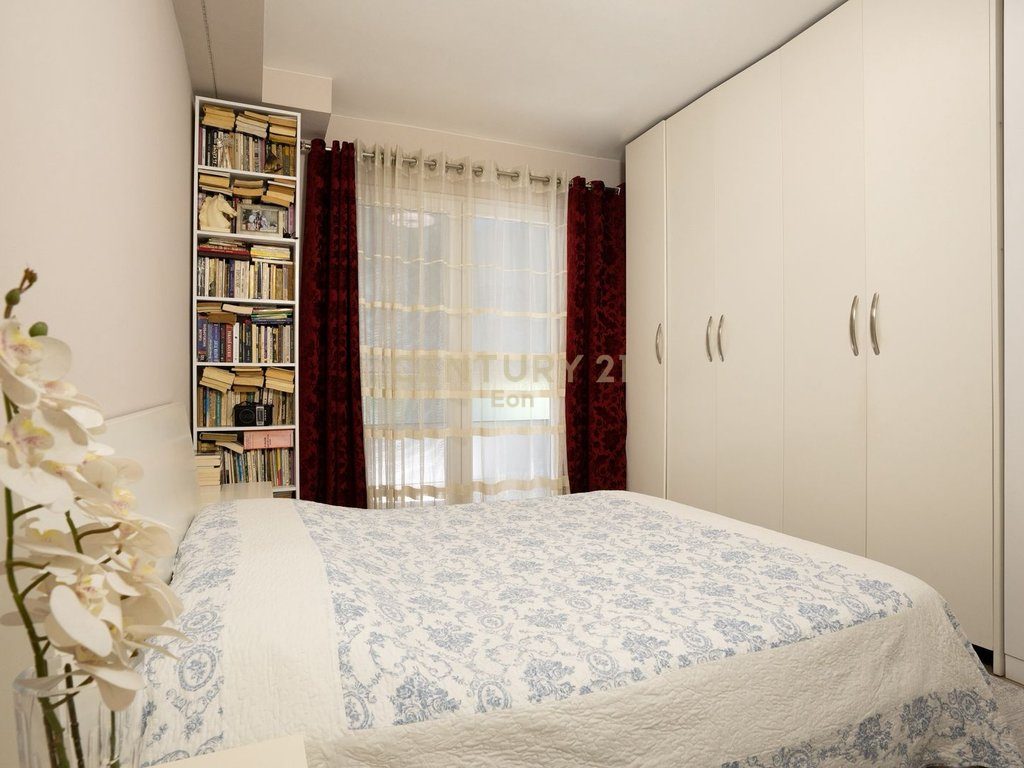 SHITET APARTAMENT 1+1 50M PRANE DETIT NE PLAZH, DURRES!!
Mundesi pagese me keste per 1 vit!