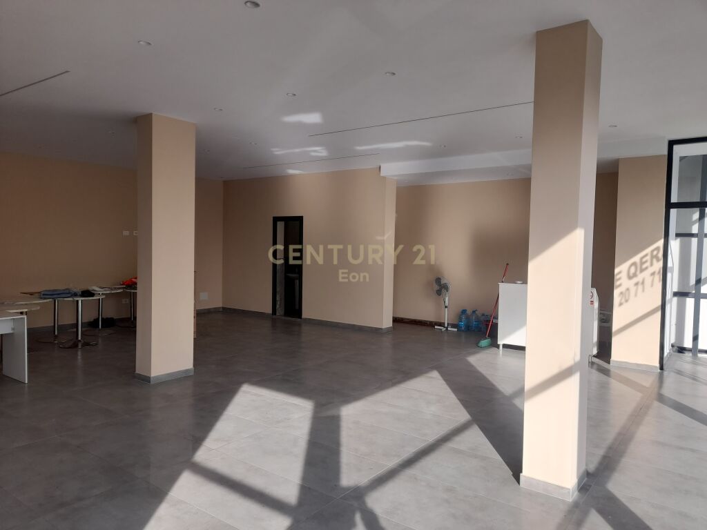 Jepet me qira ambient biznesi në Ish këneta, Durrës!