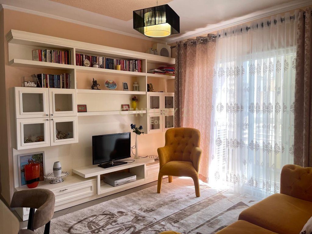 Jepet me Qira Apartament 3+1+2 te Kopeshti " Sotir Noka , "Durrës ! 2
