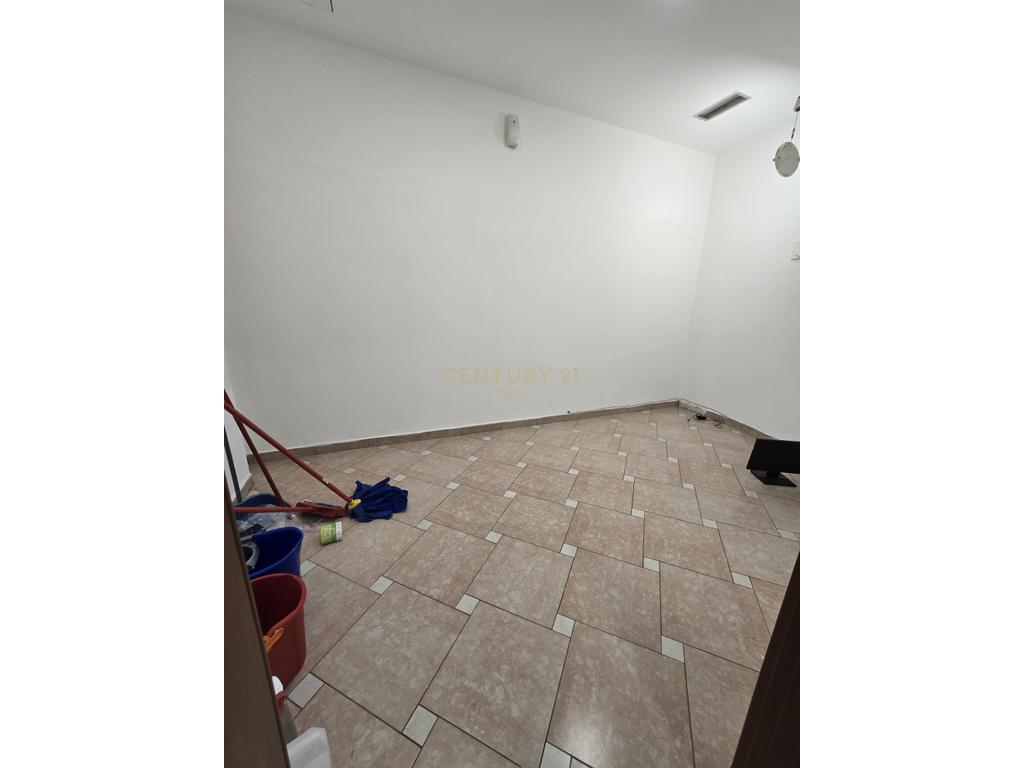 Ambient për Shitje në Durrës, pranë Rrugës Mujo Ulqinaku (1200 Euro/m2) !