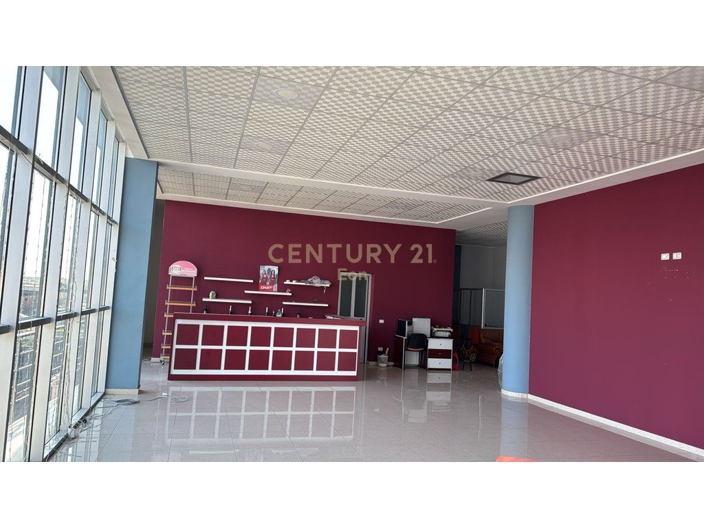 Hapësirë multifunksionale me qira në Shijak, Durres !