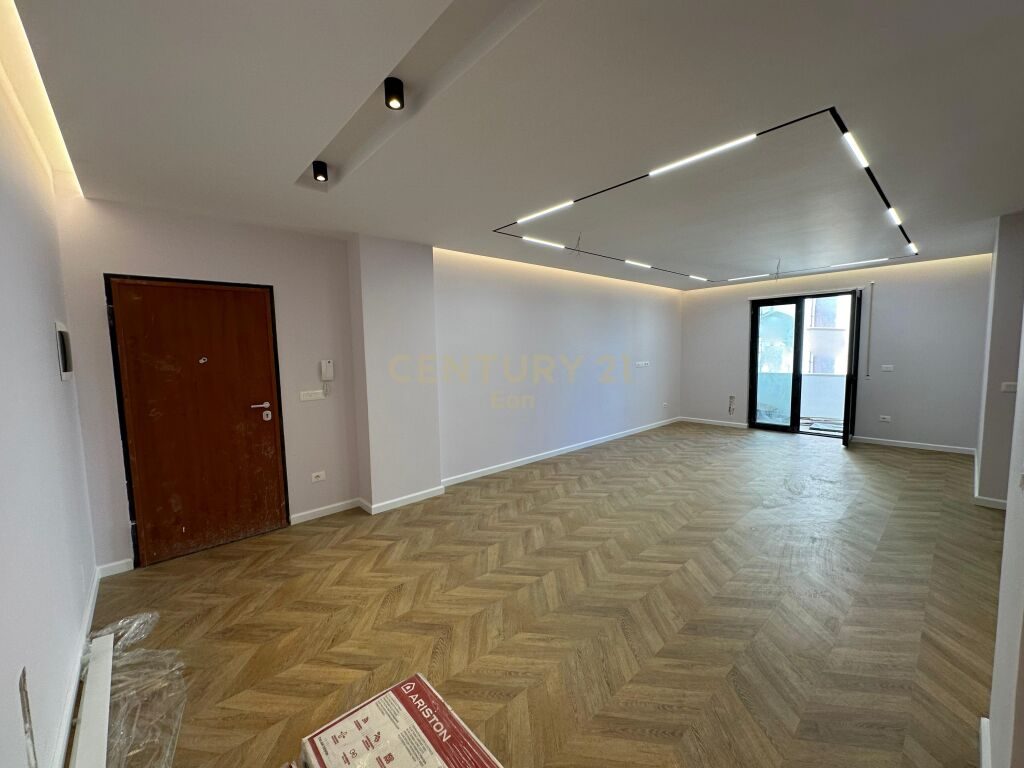 SHESIM APARTAMENT 3+1+2 NE QENDER TE DURRESIT TEK LULISHTJA 1 MAJI! 2