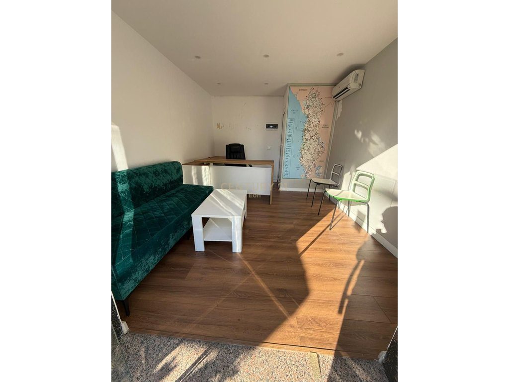 Ambient Komercial Ne Rruge Kryesore Me Qira në Plazh, Durrës ! 3