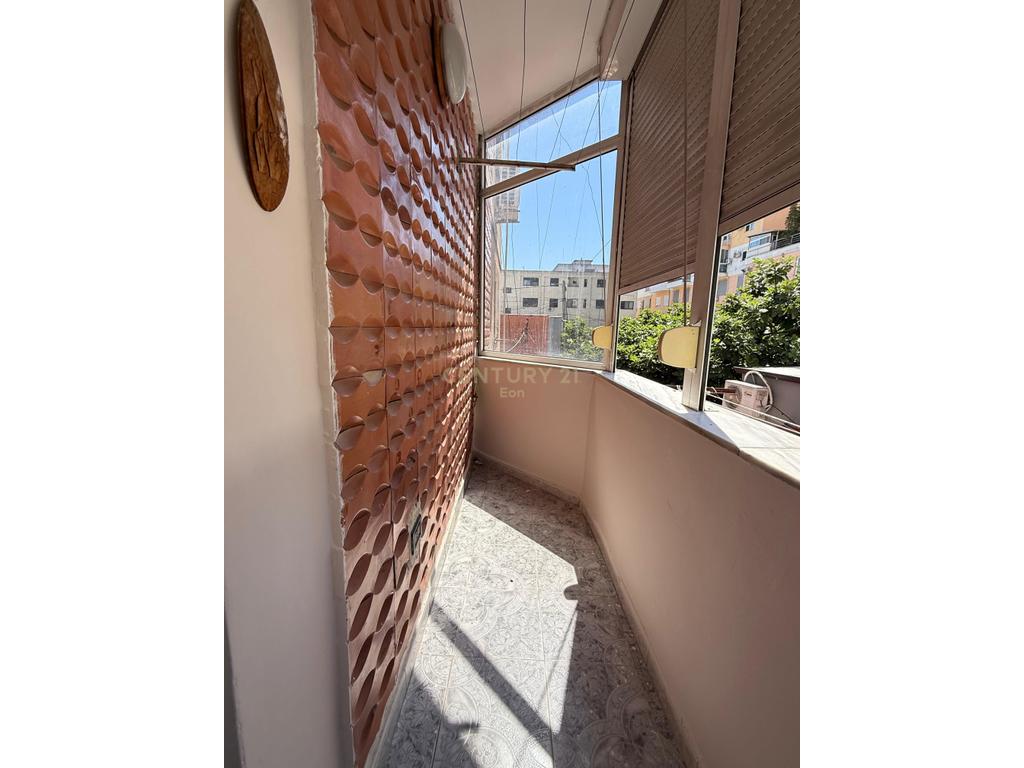 SHITET APARTAMENT 2+1 TE PALLATI SPORTIT, DURRES !