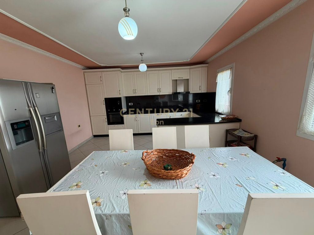 JEPET ME QIRA KATI I 3-TE VILE MBRAPA GALAKTIKUT, DURRES !