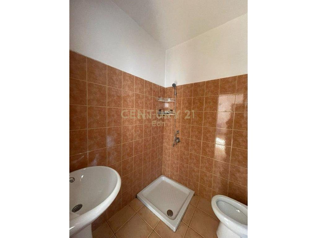 Apartament 1+1 + Verande me Qira në Lagja nr.6, Durrës !