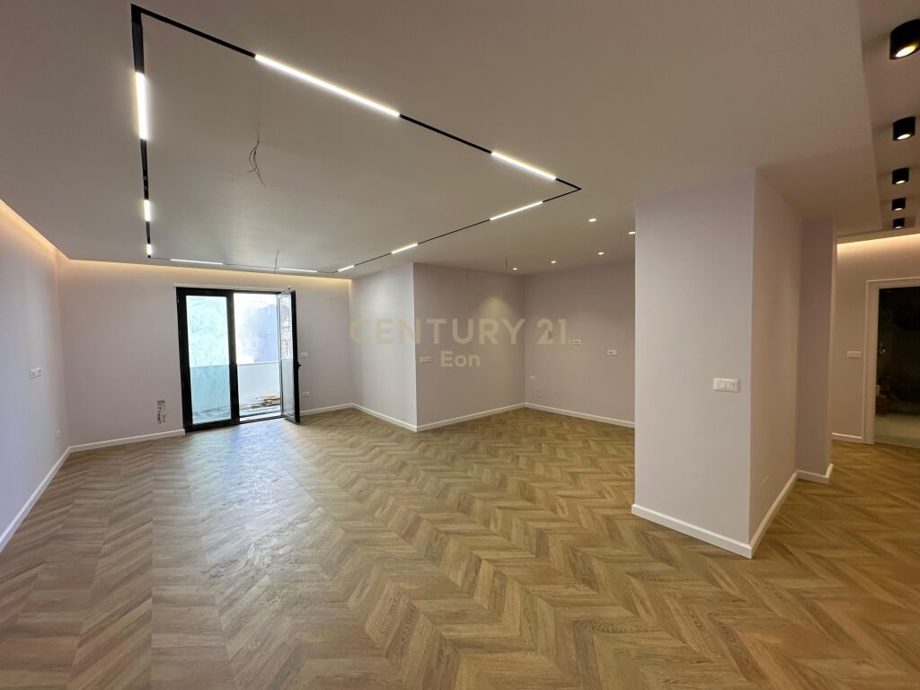 SHESIM APARTAMENT 3+1+2 NE QENDER TE DURRESIT TEK LULISHTJA 1 MAJI! 4