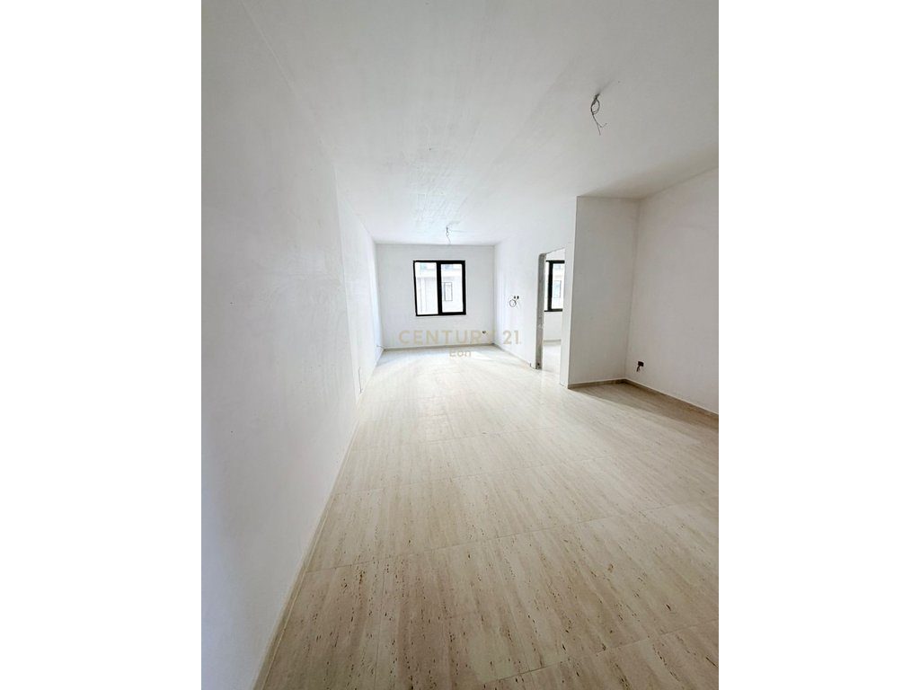Apartament 1+1 Për Shitje në Mali i Robit ! 4