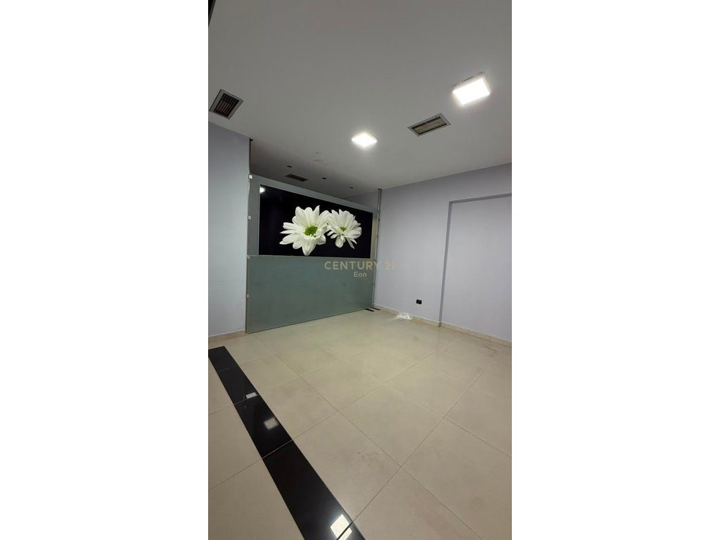 JEPET AMBIENT ME QIRA TEK FLY, DURRES !