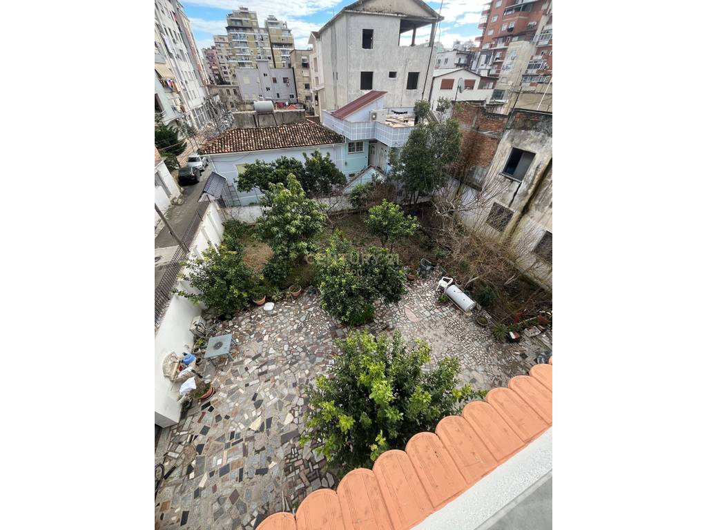 Vilë 5+4 Me Qira në Durrës !