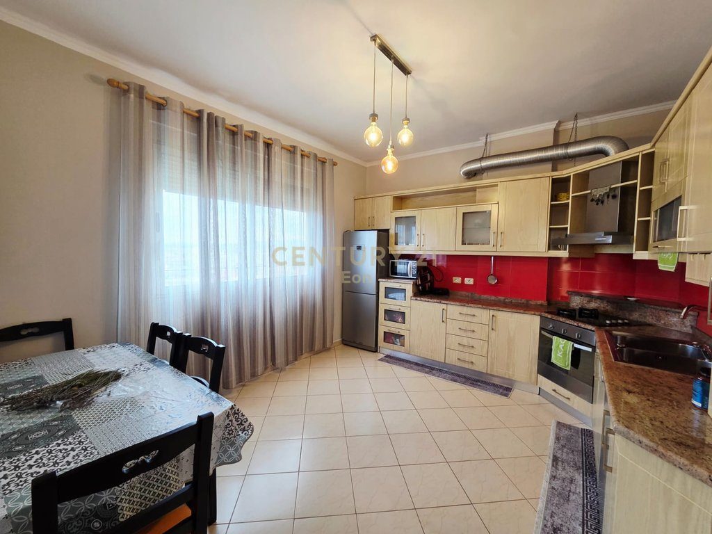 SHITET APARTAMENT 1+1 ME PAMJE DETI TEK HYRJA E DURRESIT !