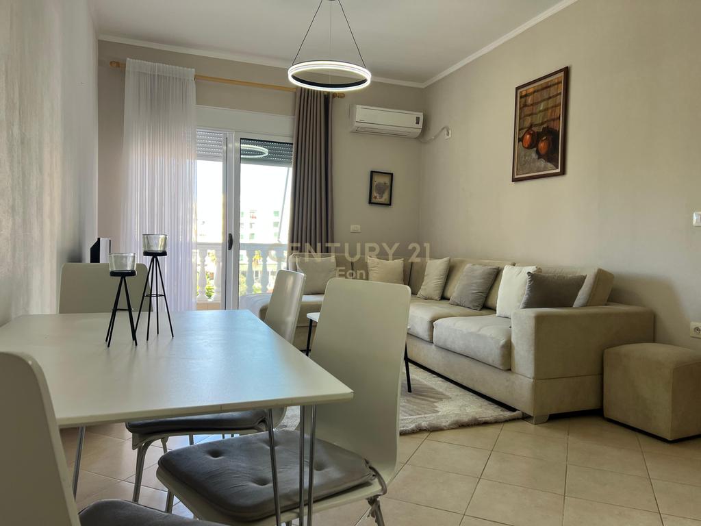 Shitet Super Apartament 1+1në Golem !! 4