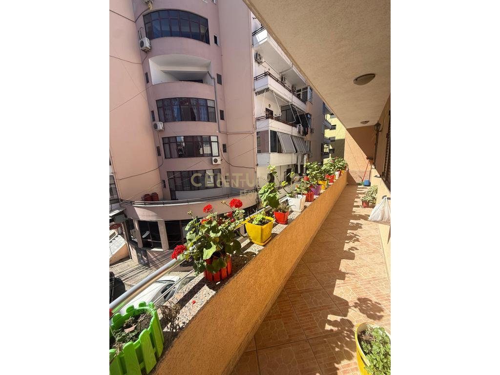Shitet Kat Vile , ne Lagjen 5, Durres ! 2