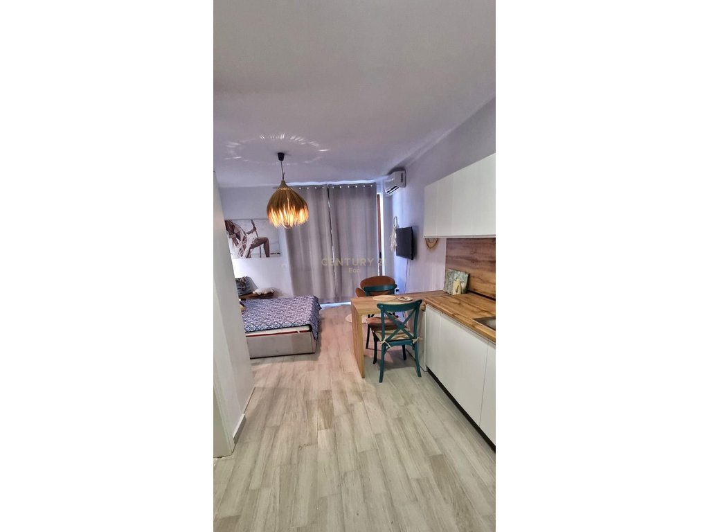 Shitet Studio ne Plazh-Hekurudha, Durres !