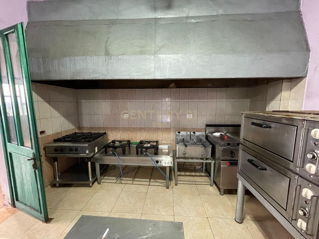 Jepet me qira Bar Restorant dhe Hotel në Rinia, Durrës!