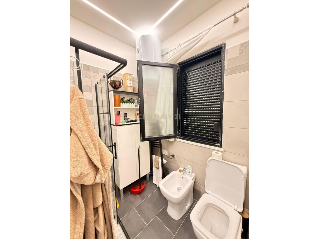 Shitet Apartament 2+2 tek Vila e Zogut, Durrës ! 3