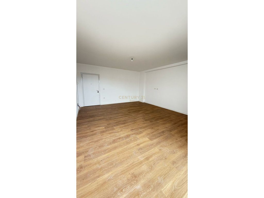 SHITET APARTAMENT 2+1+2 , PRANE UJESJELLESIT DURRES ! 3