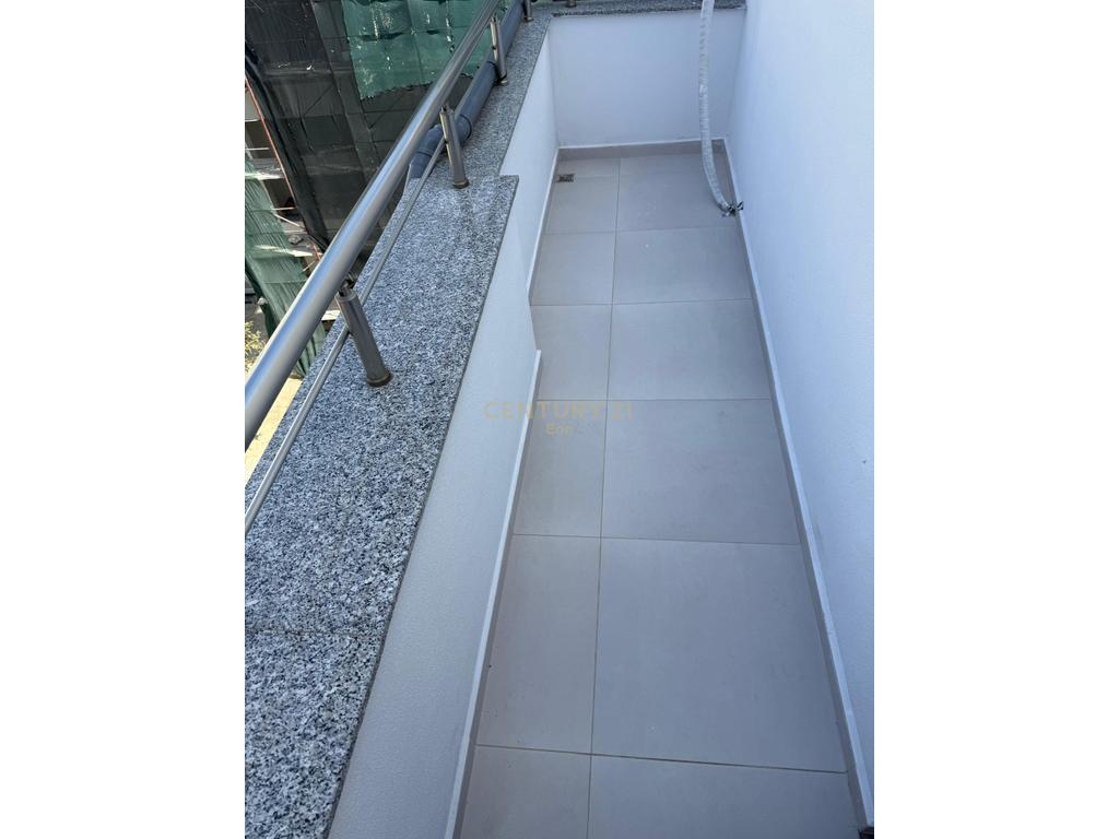 Apartament luksoz për shitje në Golem – vetëm 30 metra nga deti! 2