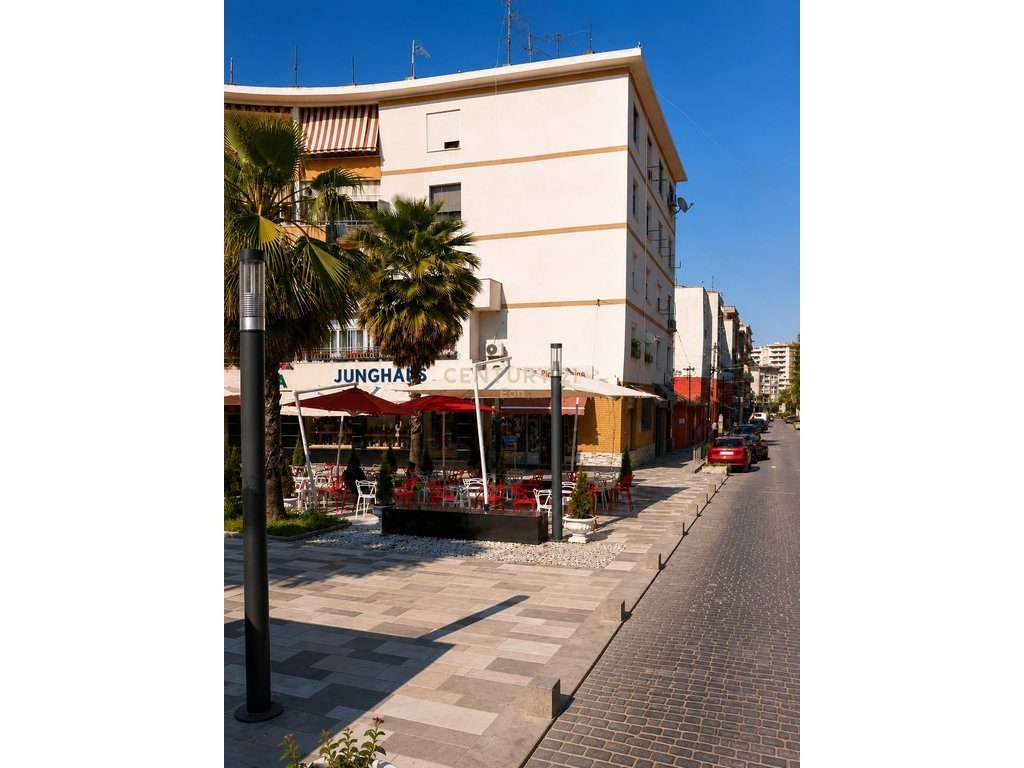 SHITET AMBIENT BIZNESI BUZE RRUGE KRYESORE, DURRES !