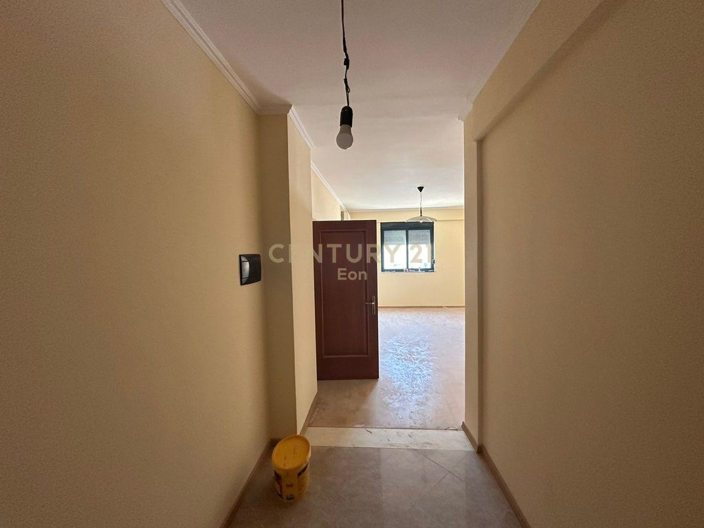SHESIM 2 APARTAMENTE 2+1 DHE 1+1 DREJTORIA E POLICISE, DURRES !