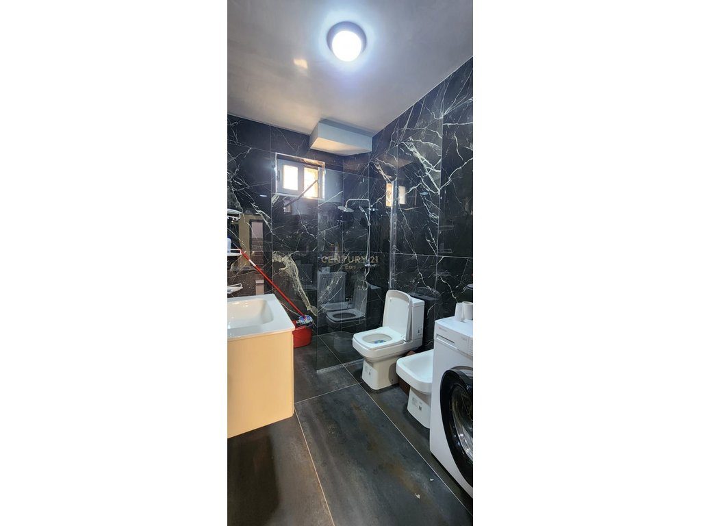 JEPET ME QERA APARTAMENT 1+1 TE HYRJA E DURRESIT !