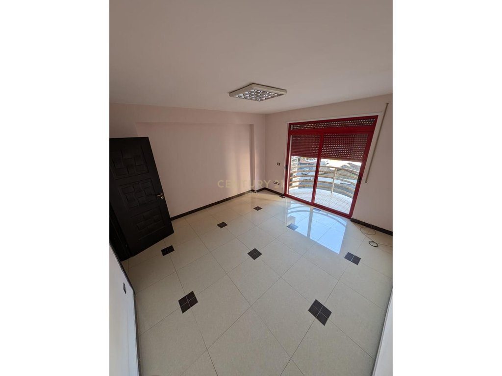 Hapësirë multifunksionale me qira tek Poliklinika, Durrës ! 2