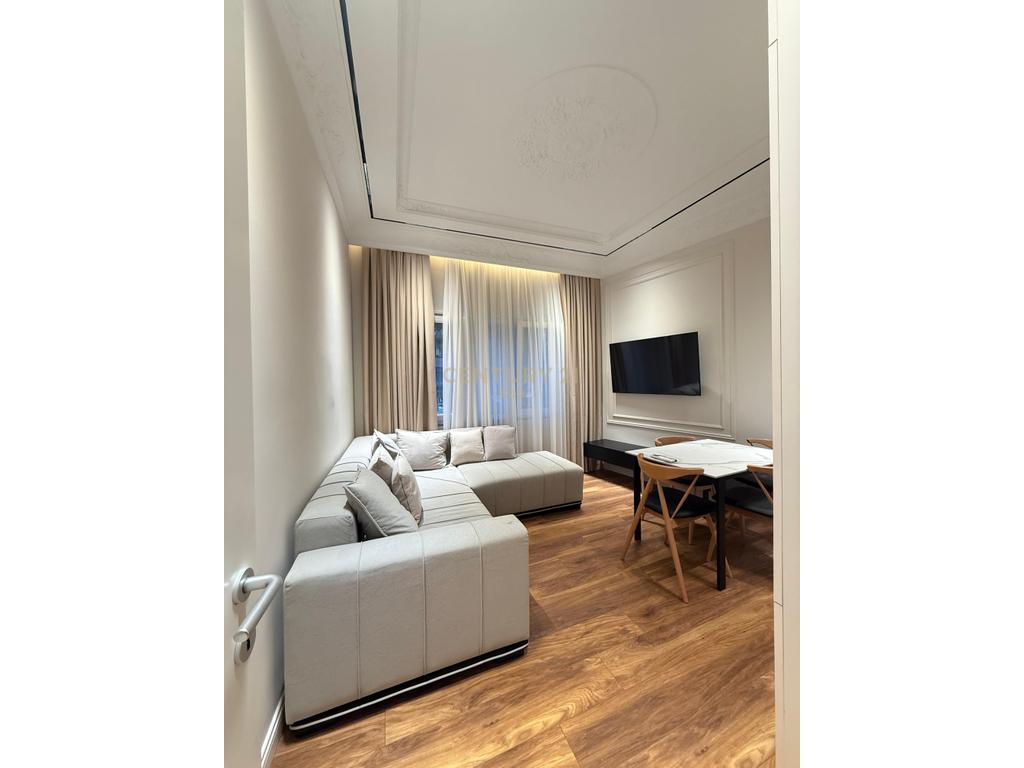Apartament 2+1 Me Qira në Bulevardin Kryesor, Durrës ! 2