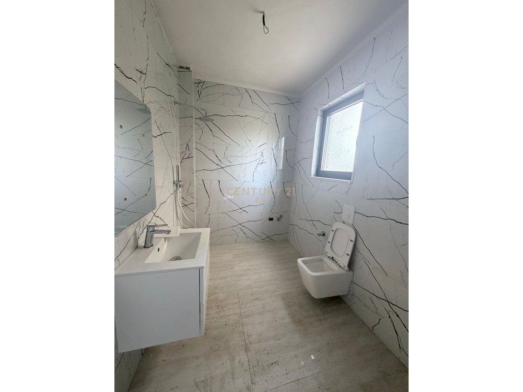 Apartament 1+1 Për Shitje në Mali i Robit ! 3