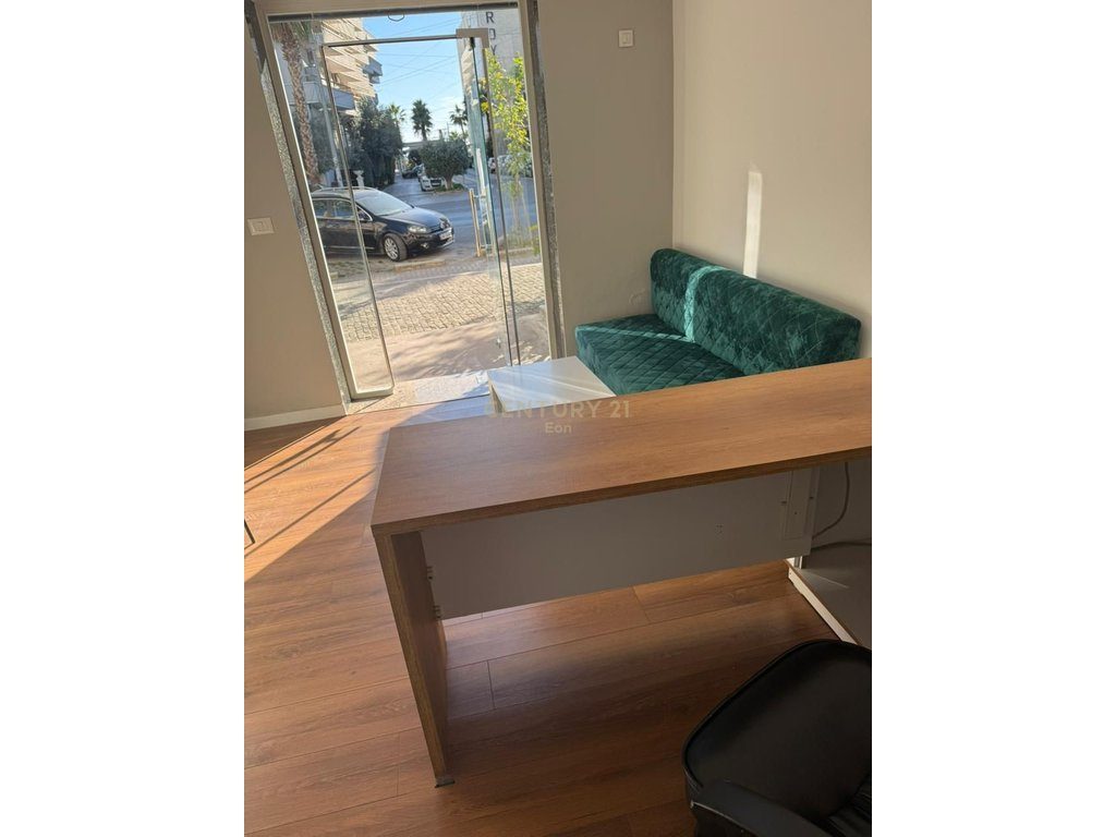 Ambient Komercial Ne Rruge Kryesore Me Qira në Plazh, Durrës ! 2