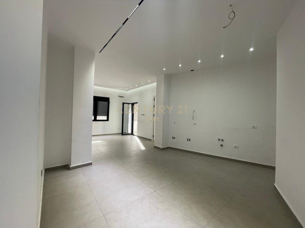 Apartament 2+1 Me Qira në Qender te Durrësit ! 3