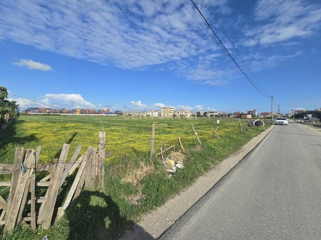 SHITET 9000 M2 TOKE ARE NE ZONEN E SPITALLES, DURRES !!