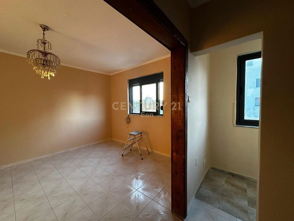 SHITET APARTAMENT KATI 4, 1+1 TEK STADIUMI, NE DURRES ! 3