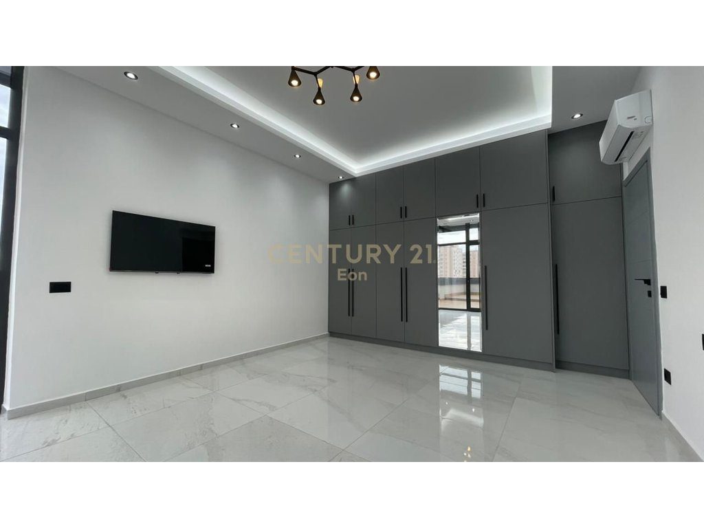 SHITET SUPER APARTAMENT 2+1+2 ME PAMJE DETI NE VOLLGA, DURRES !! 2