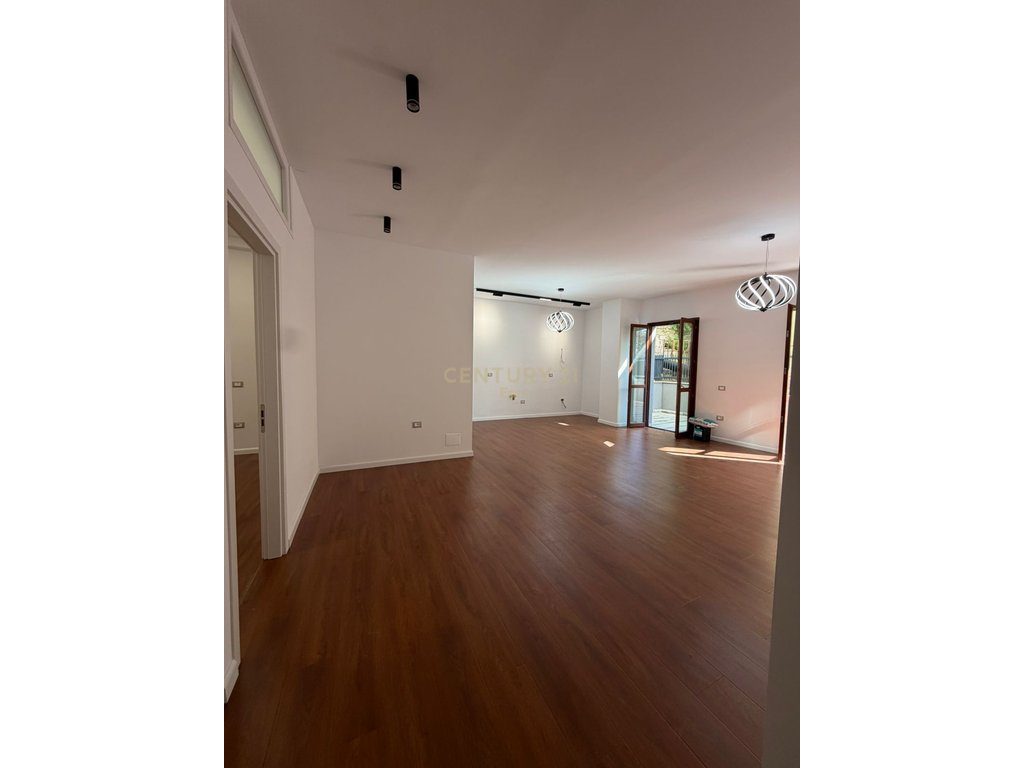 SHITET APARTAMENT 2+1+2 TUALETE DHE VERANDE , SEFER EFENDIU, DURRES ! 3