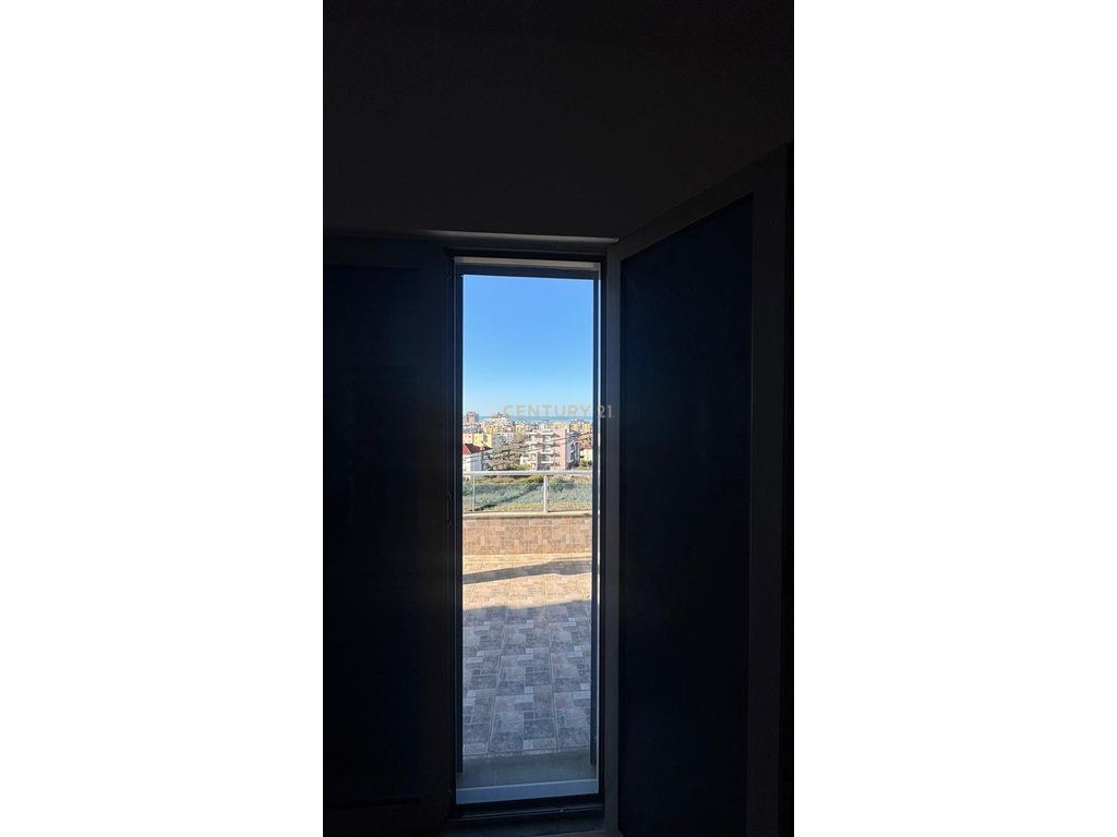 JEPET ME QERA NJE APARTAMENT 1+1 KAT I DYTE I NJE VILE, GOLEM !