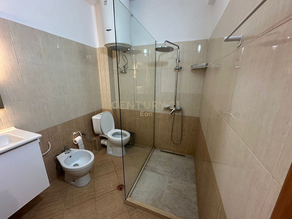SHESIM APARTAMENT 1+1 NE QENDER TE DURRESIT, PALLATI SPORTIT ! 4