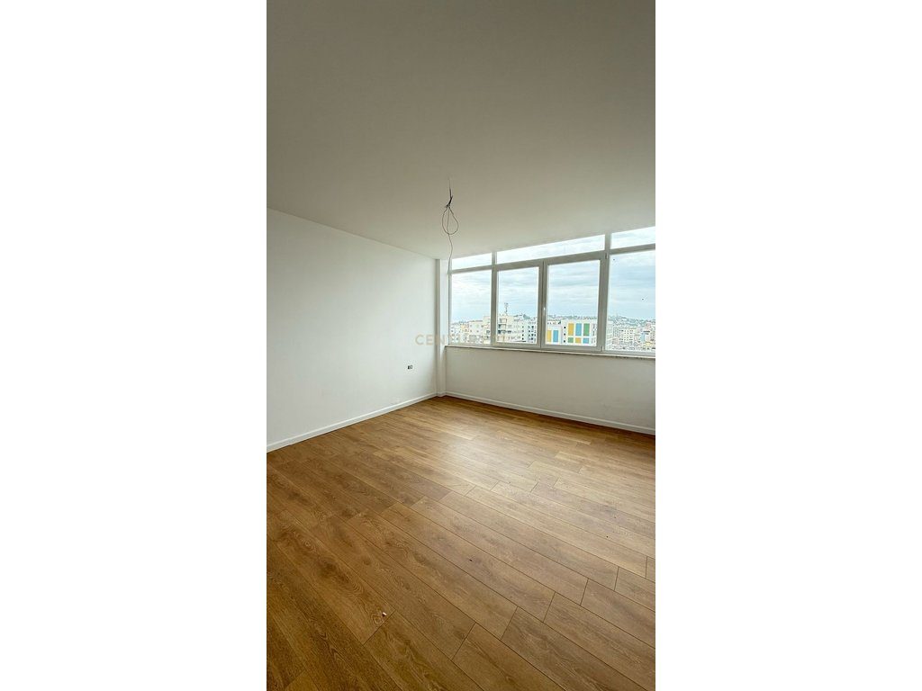 SHITET APARTAMENT 2+1+2 , PRANE UJESJELLESIT DURRES ! 4