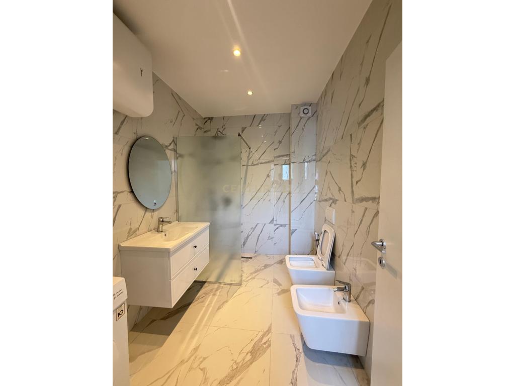 Apartament luksoz për shitje në Golem – vetëm 30 metra nga deti! 3