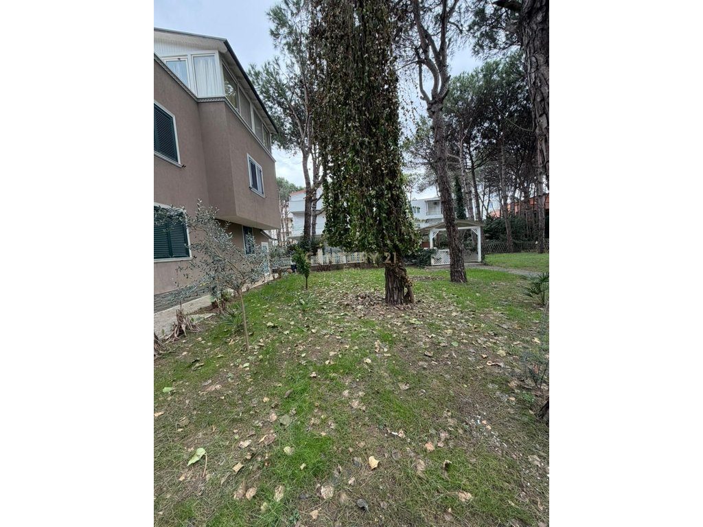Vilë 3+1 Për Shitje në Qerret ! 4
