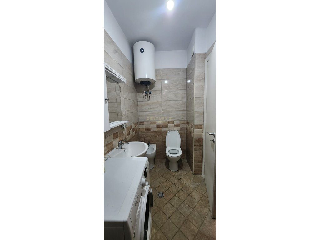 JEPET ME QERA APARTAMENT I MOBILUAR 2+1+2 PRANE STACIONIT TE TRENIT, DURRES !