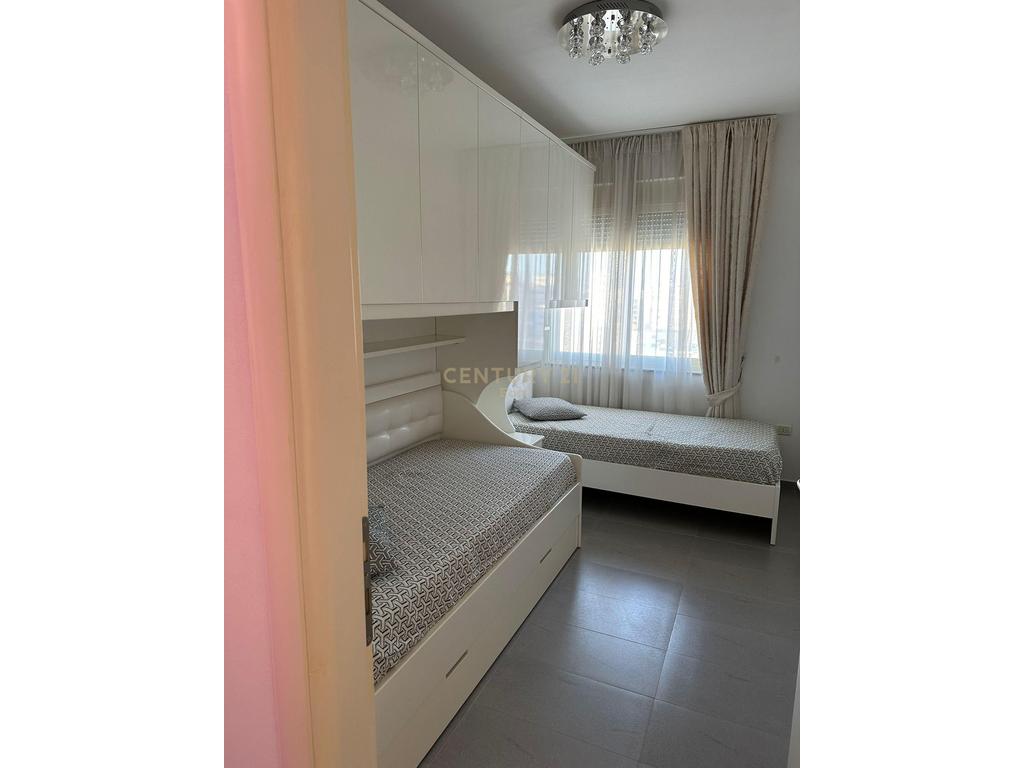 Apartament 2+1 me Qira prane Shkolles Eftali Koci, Durrës! 4