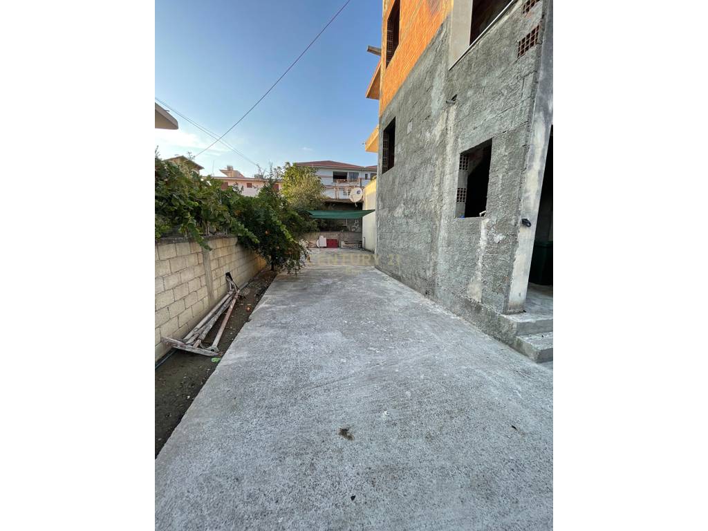 Ambient Komercial Me Qira në Ish Këneta, Durrës - 400€ | 158 m²