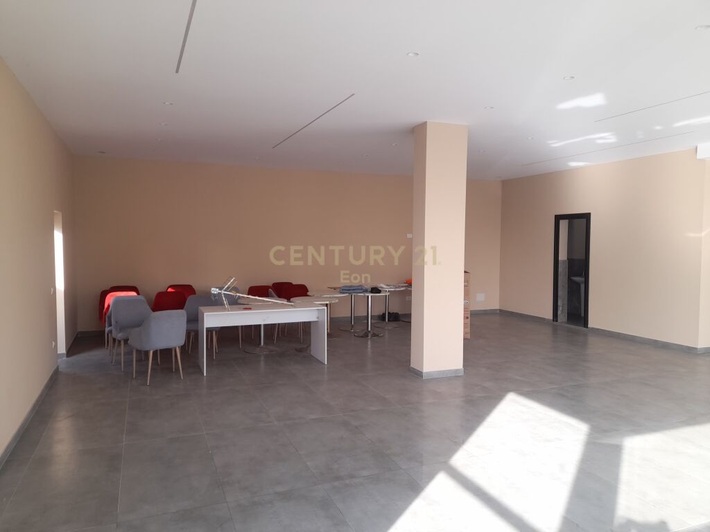 Jepet me qira ambient biznesi në Ish këneta, Durrës!