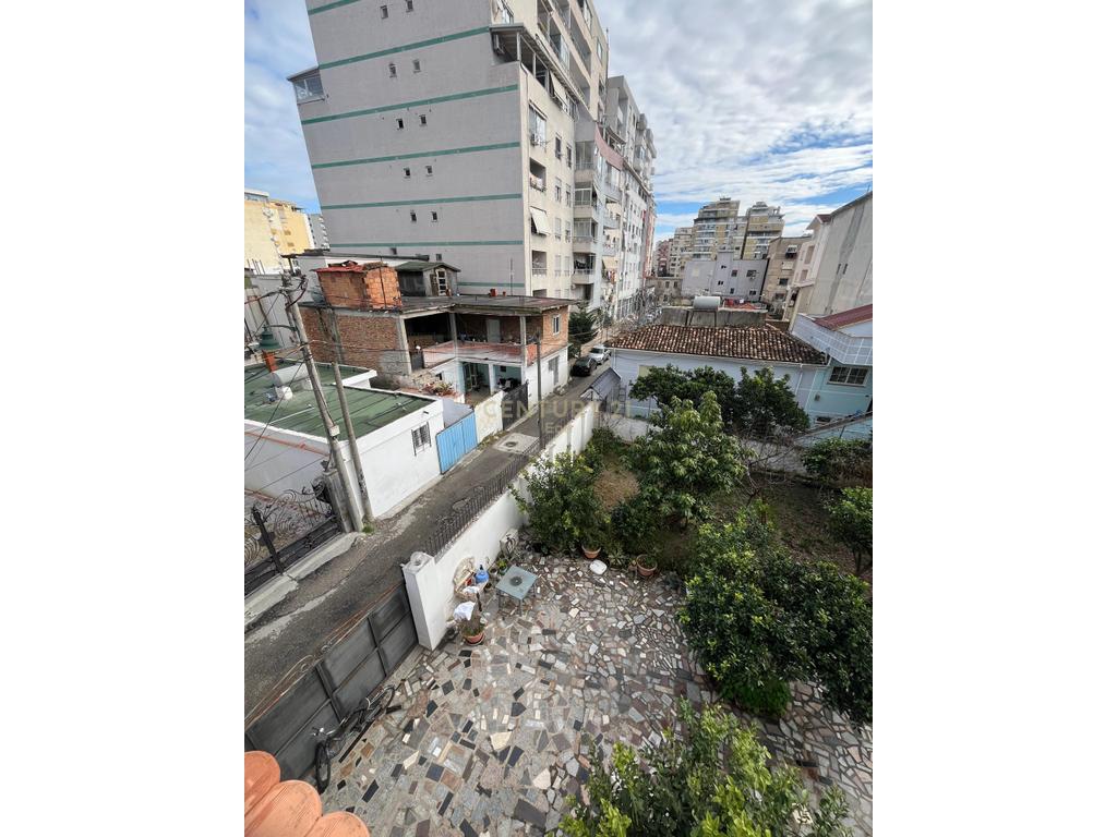 Vilë 5+4 Me Qira në Durrës !