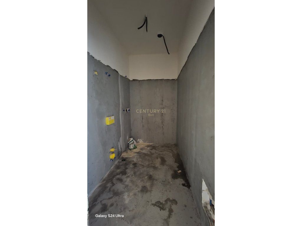 Apartament 1+1 në Shitje në Durrës me Post Parkimi dhe Depo ! 3