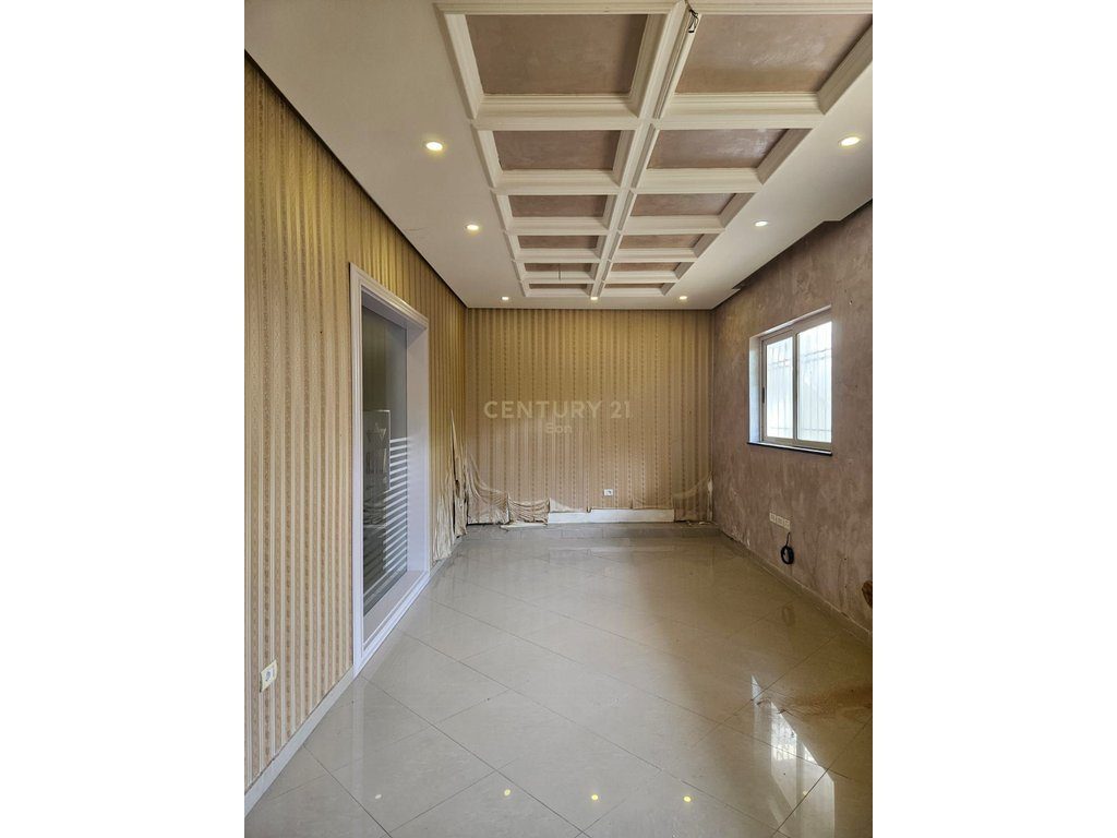 Zyrë Me Qira në Durrës - 850€ | 91 m²