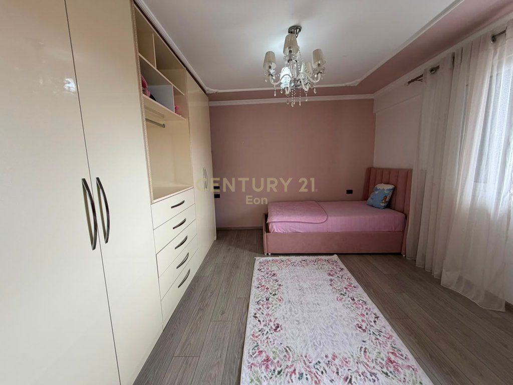 JEPET ME QIRA KATI I 3-TE VILE MBRAPA GALAKTIKUT, DURRES !