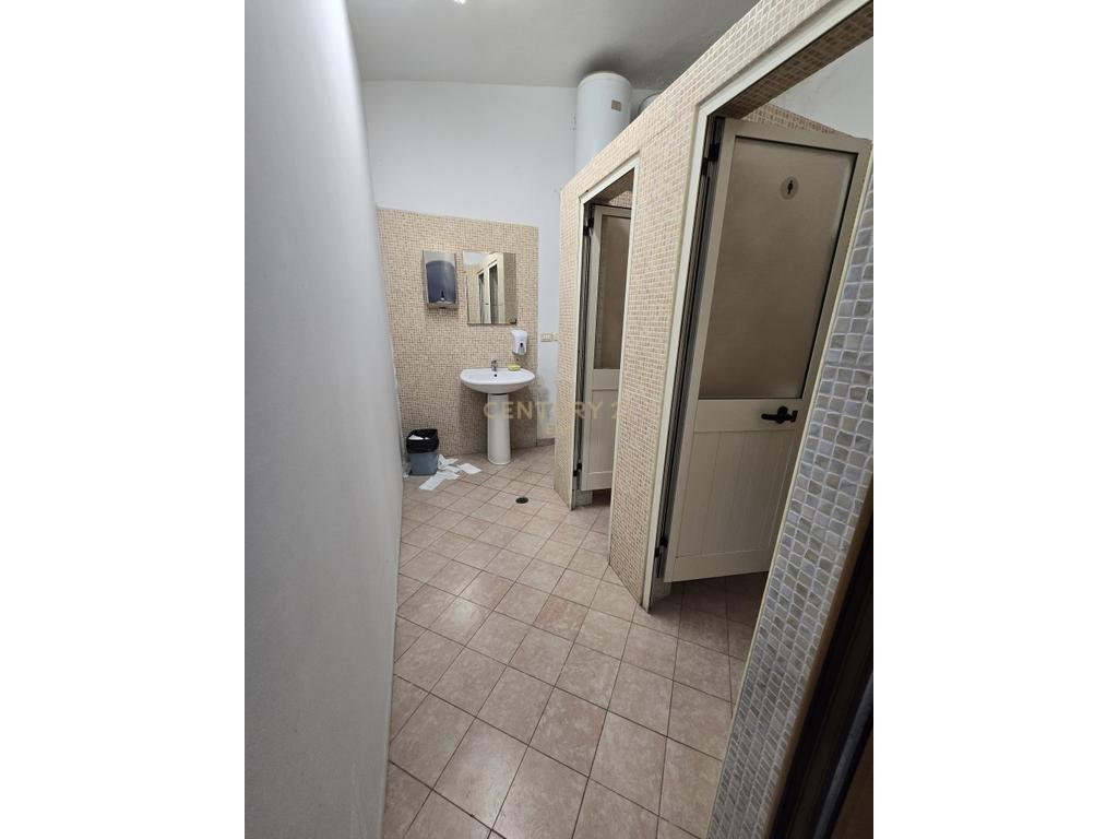 Ambient për Shitje në Durrës, pranë Rrugës Mujo Ulqinaku (1200 Euro/m2) ! 2