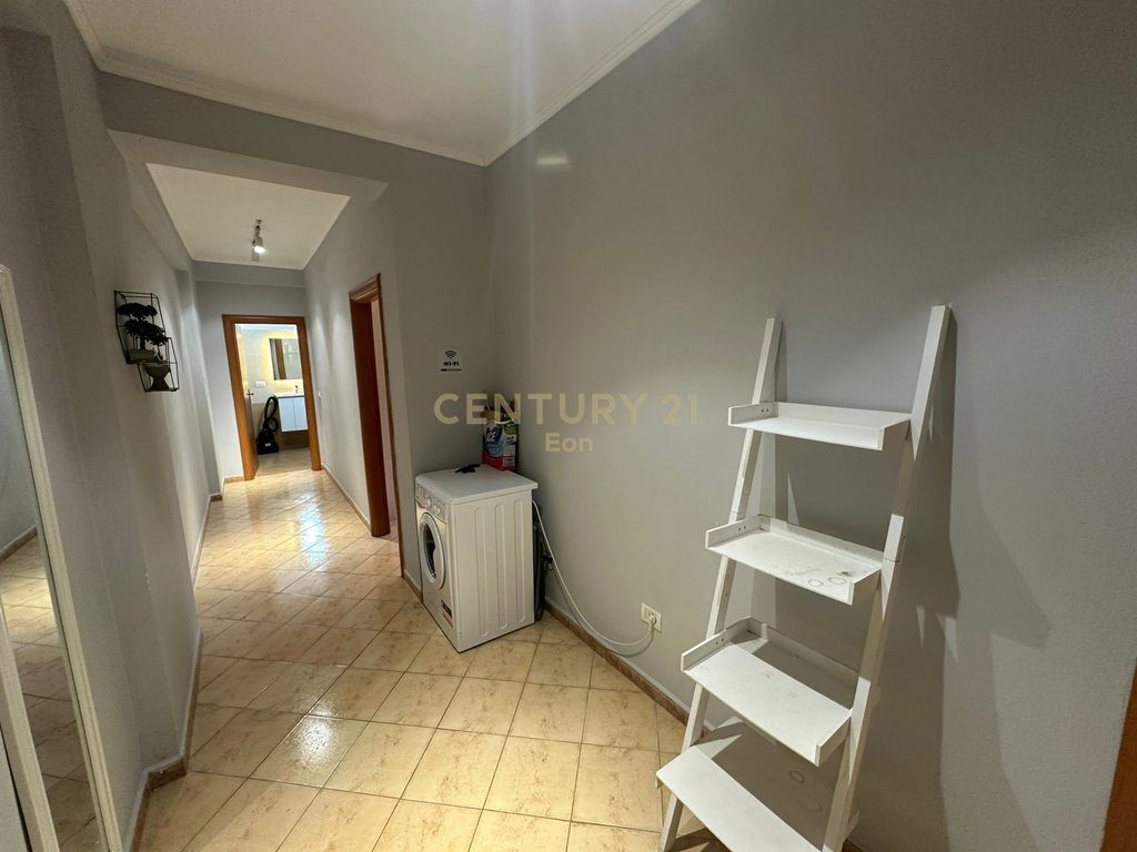 SHESIM APARTAMENT 1+1 NE QENDER TE DURRESIT, PALLATI SPORTIT !